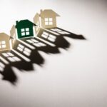 住宅密集地で発生しやすい影落ち問題と発電ロスを最小化する方法